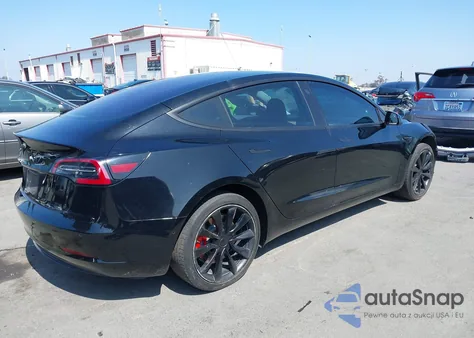 2018 Tesla Model 3 Long Range/Mid Range z USA, uszkodzony, nr VIN 5YJ3E1EA4JF010698